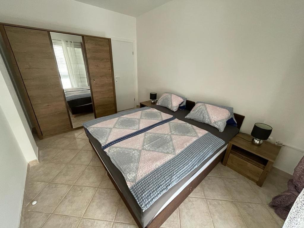 Apartmani Ira Vir Exteriér fotografie