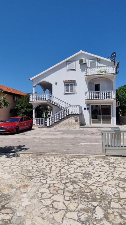 Apartmani Ira Vir Exteriér fotografie