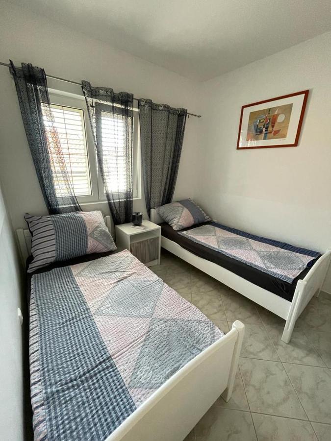 Apartmani Ira Vir Exteriér fotografie